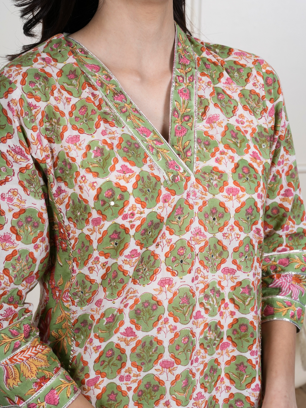 Green And White Cotton Kurta Dupatta Set (Pant Not Included)