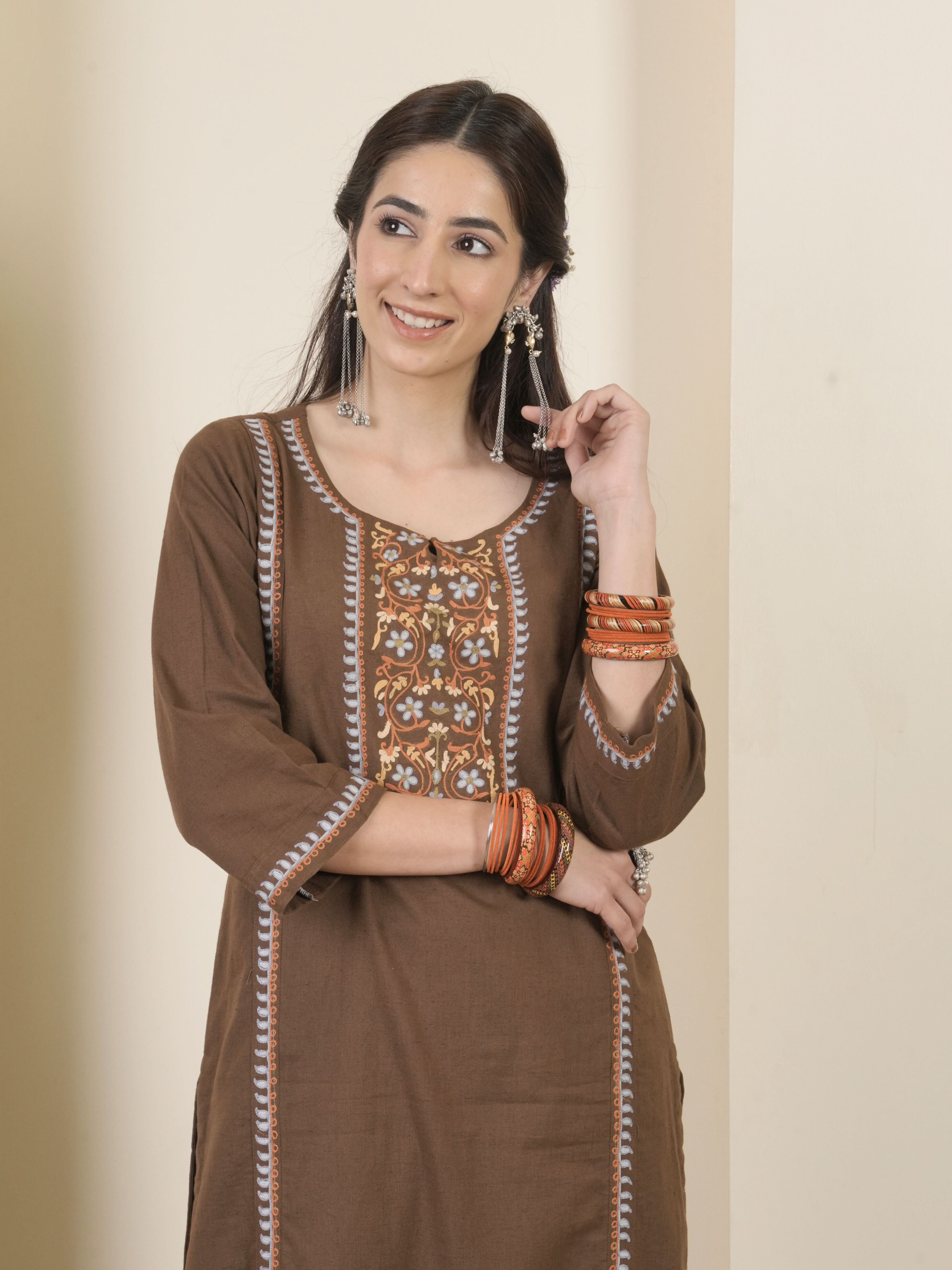 Brown Cotton Flax Aari Embroidered Kurta Pant
