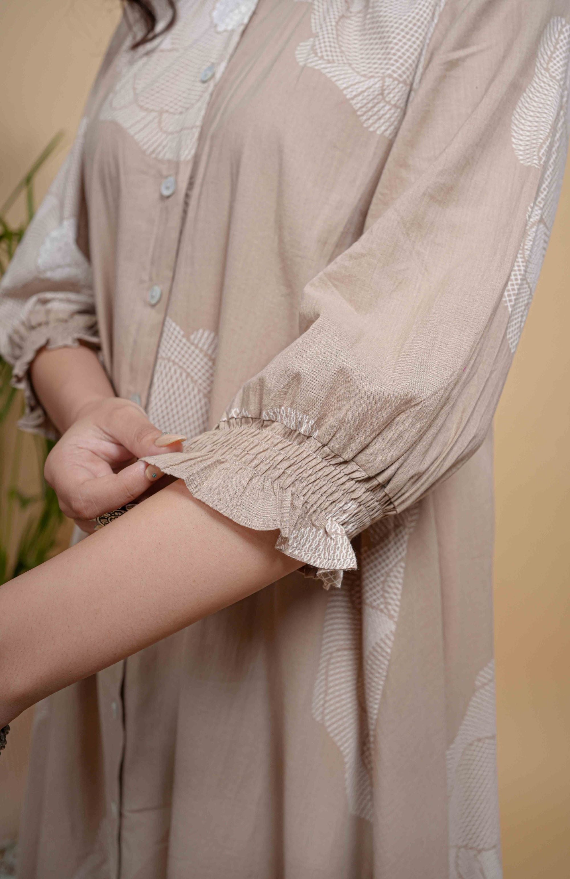LIGHT BEIGE COTTON COLLAR NECK WHITE  BUTTONS DOWN  THE FRONT PLACKET KURTA PANT SET FOR WOMEN'S