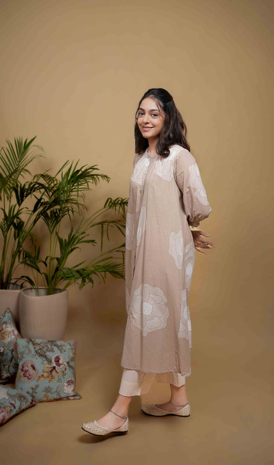 LIGHT BEIGE COTTON COLLAR NECK WHITE  BUTTONS DOWN  THE FRONT PLACKET KURTA PANT SET FOR WOMEN'S