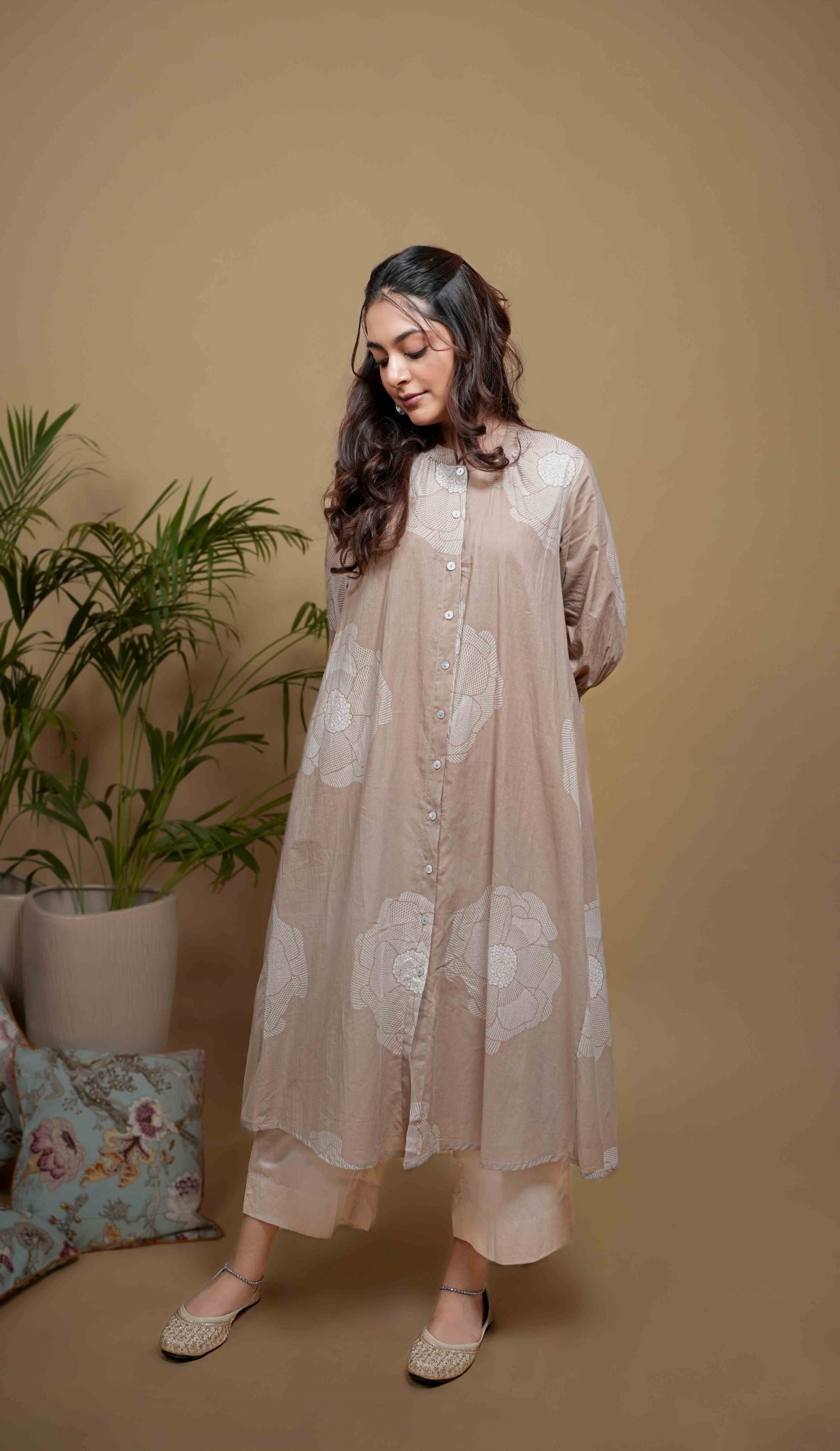 LIGHT BEIGE COTTON COLLAR NECK WHITE  BUTTONS DOWN  THE FRONT PLACKET KURTA PANT SET FOR WOMEN'S