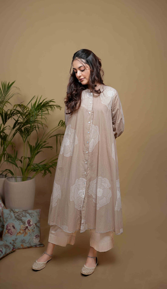 LIGHT BEIGE COTTON COLLAR NECK WHITE  BUTTONS DOWN  THE FRONT PLACKET KURTA PANT SET FOR WOMEN'S