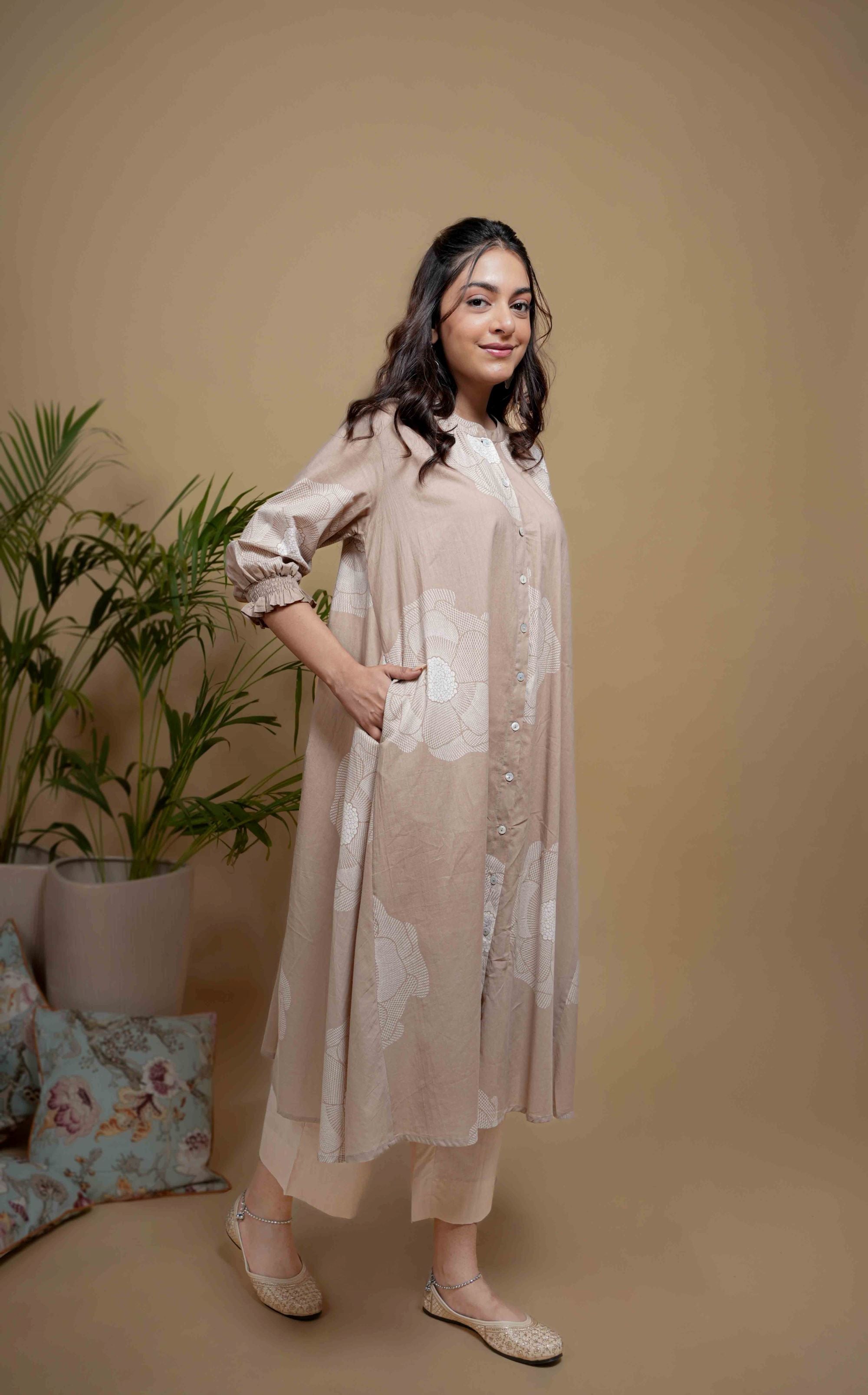 LIGHT BEIGE COTTON COLLAR NECK WHITE  BUTTONS DOWN  THE FRONT PLACKET KURTA PANT SET FOR WOMEN'S