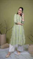 Green Cotton Collar With V-Neck Hand Done Shibori Kurta For Women's