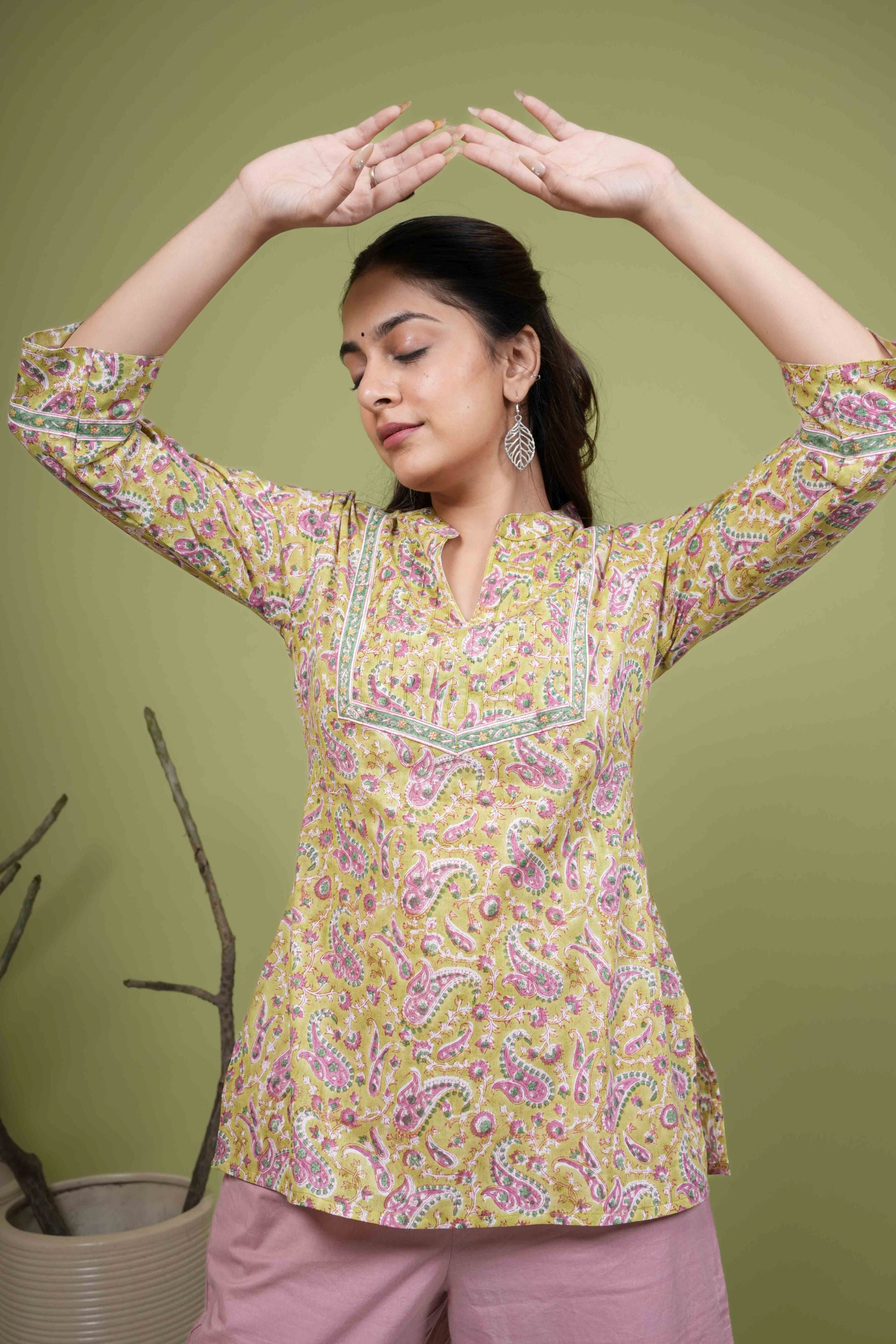 GREEN COTTON HANDBLOCK ROUND COLLAR SHORT-TOP FOR WOMEN'S