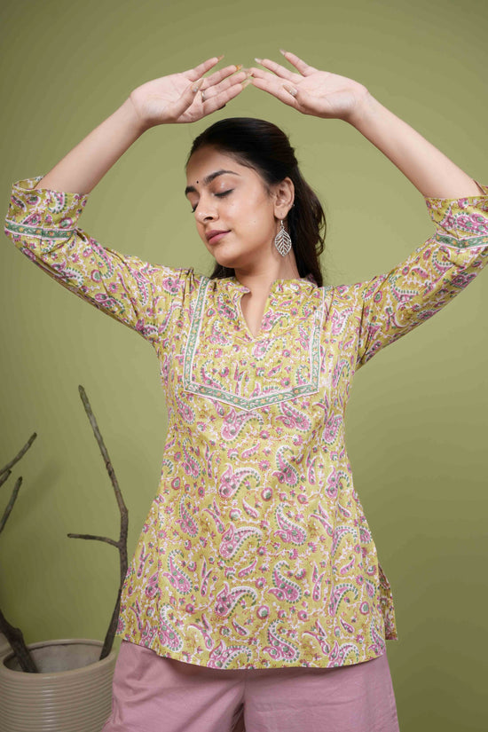 GREEN COTTON HANDBLOCK ROUND COLLAR SHORT-TOP FOR WOMEN'S