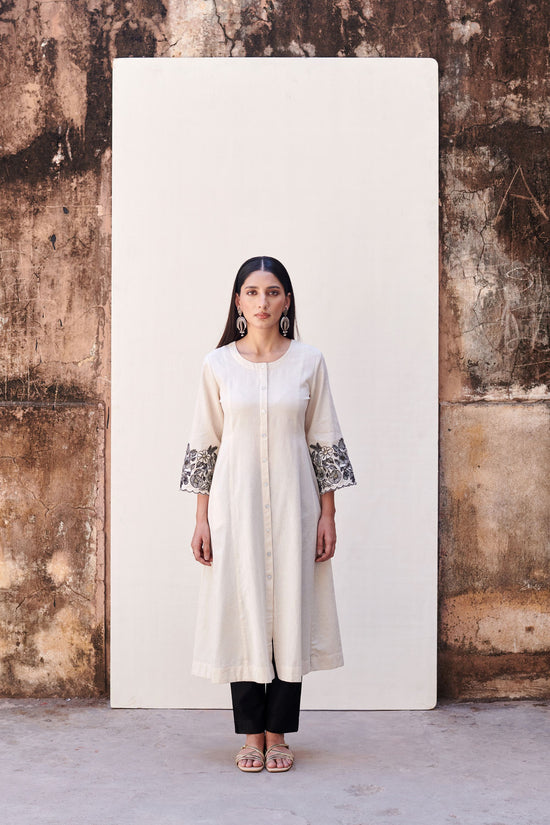 WHITE COTTON FLEX ROUND NECK SLEEVES WITH FLORAL EMBRODERED KURTA FOR WOMEN'S