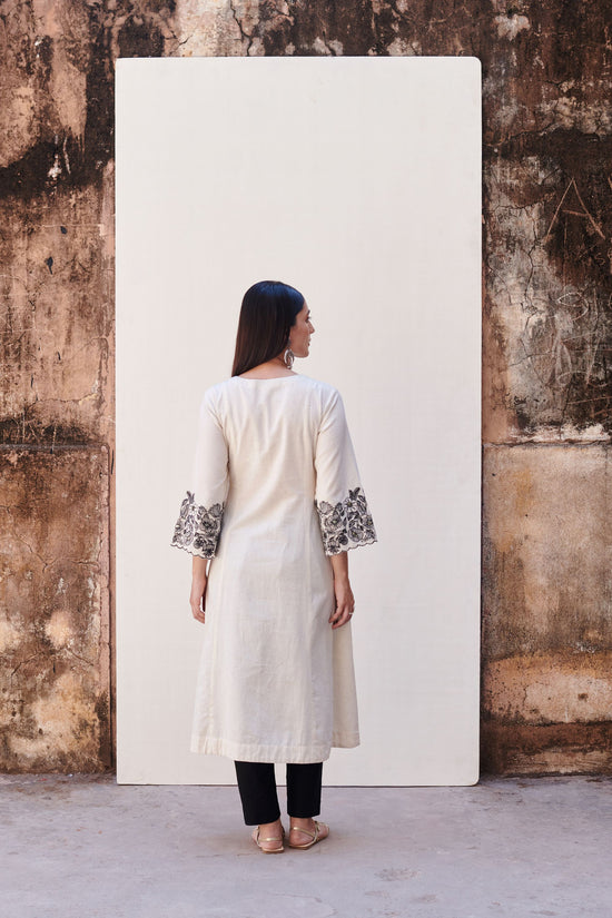 WHITE COTTON FLEX ROUND NECK SLEEVES WITH FLORAL EMBRODERED KURTA FOR WOMEN'S