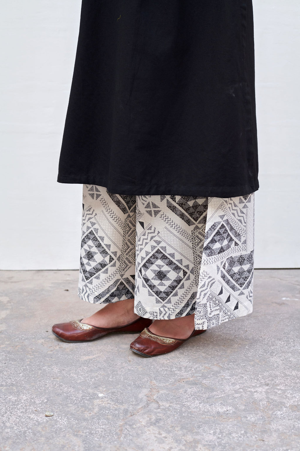 Black & White Cotton Flax Kurta With Palazzo Set For Women's