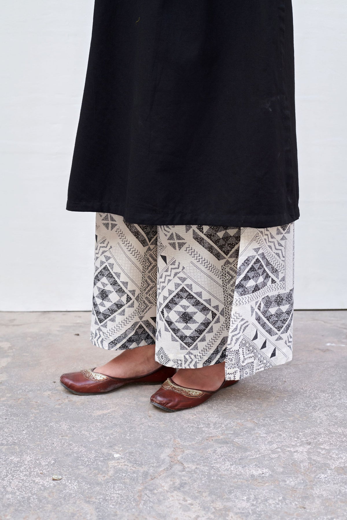 Black & White Cotton Flax Kurta With Palazzo Set For Women's