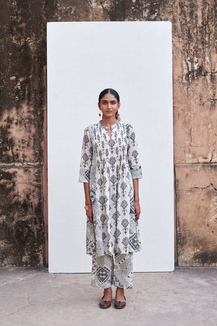 White & Black Abstarct Printed Cotton Kurta Pant Set For Women's
