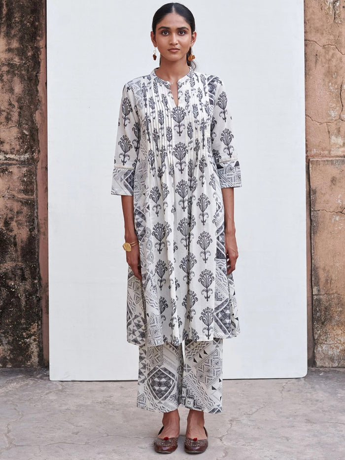 White & Black Abstarct Printed Cotton Kurta Pant Set For Women's