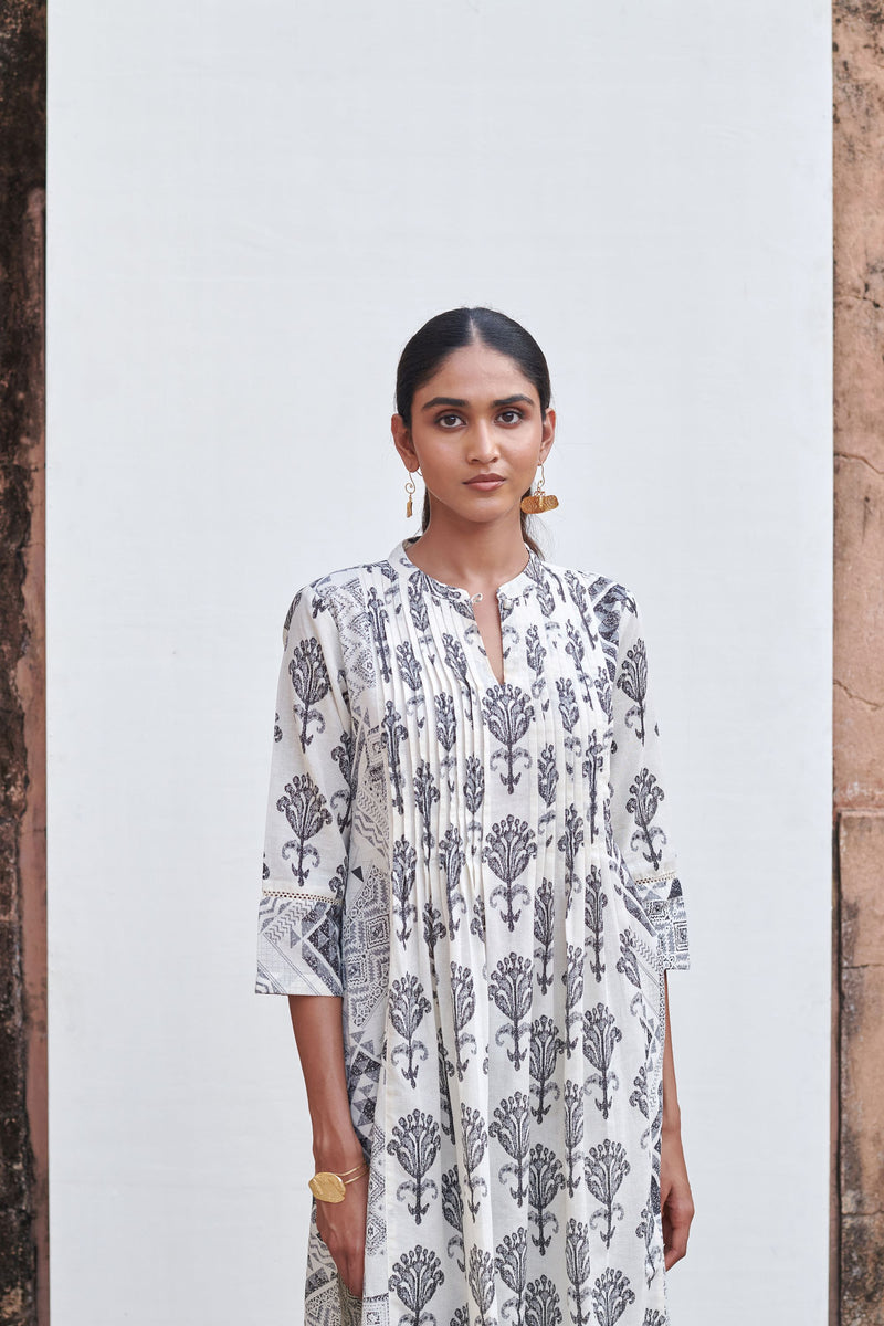 White & Black Abstarct Printed Cotton Kurta Pant Set For Women's