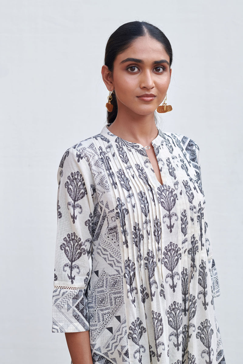 White & Black Abstarct Printed Cotton Kurta Pant Set For Women's