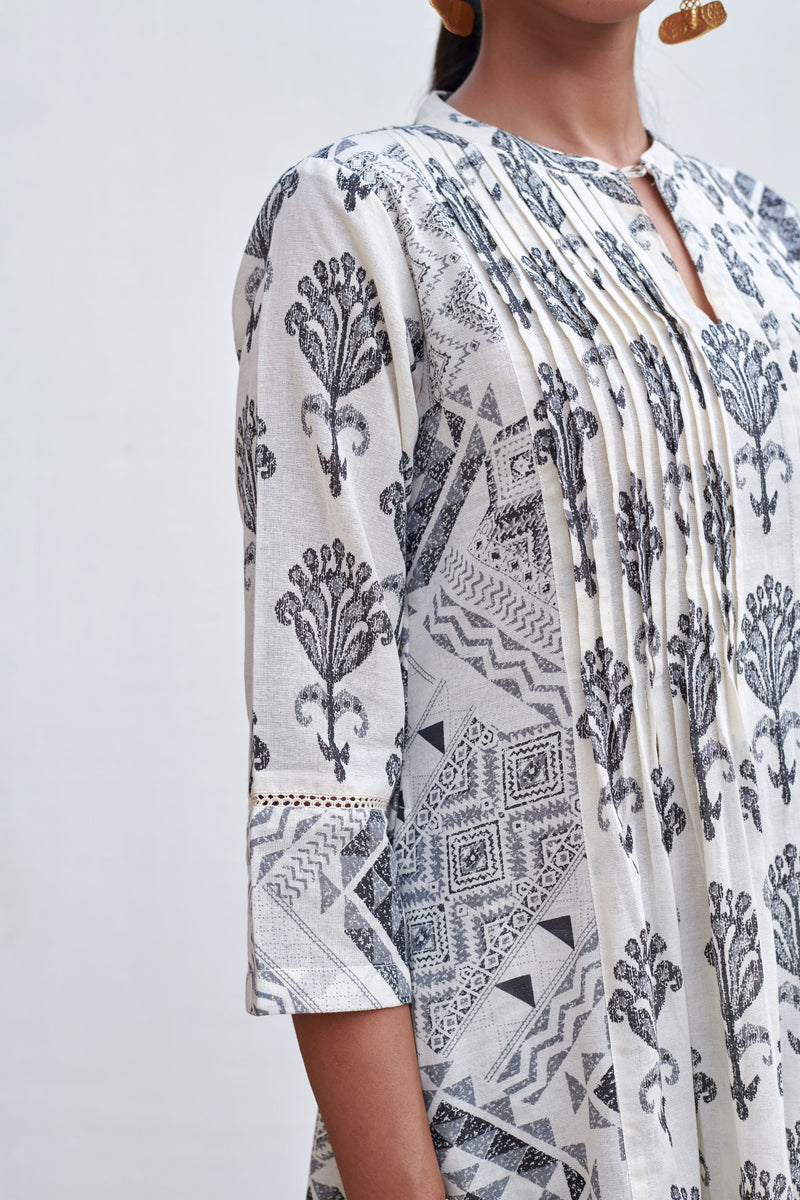 White & Black Abstarct Printed Cotton Kurta Pant Set For Women's