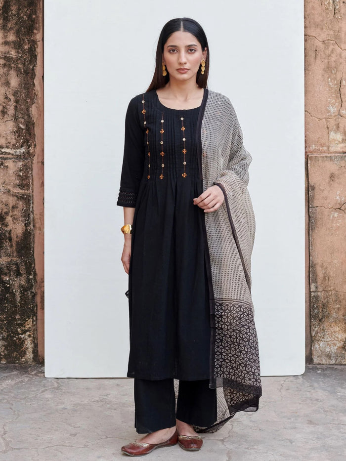 Black Cotton Slub Round Neck Kurta For Women's