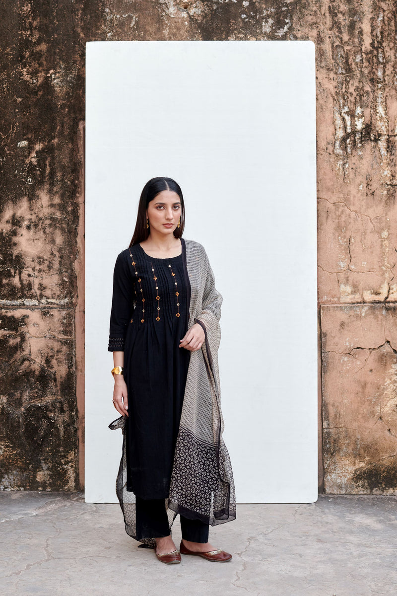 Black Cotton Slub Round Neck Kurta For Women's