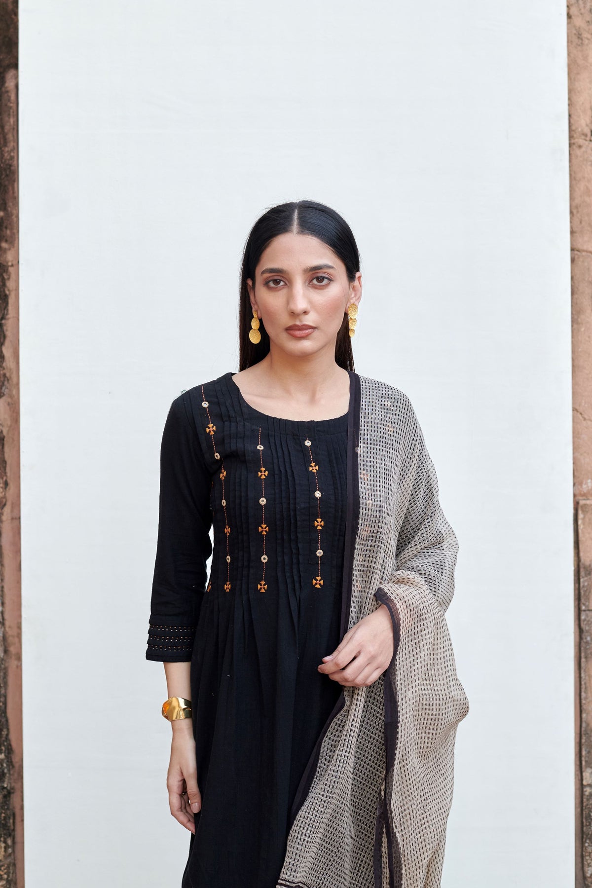 Black Cotton Slub Round Neck Kurta For Women's