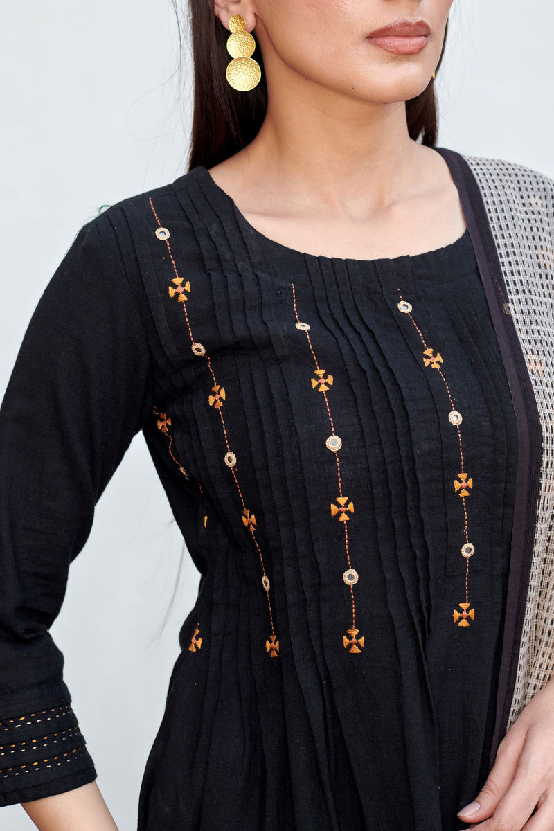 Black Cotton Slub Round Neck Kurta For Women's