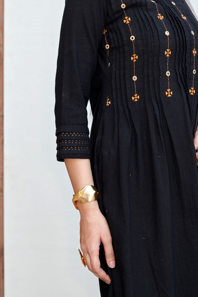 Black Cotton Slub Round Neck Kurta For Women's