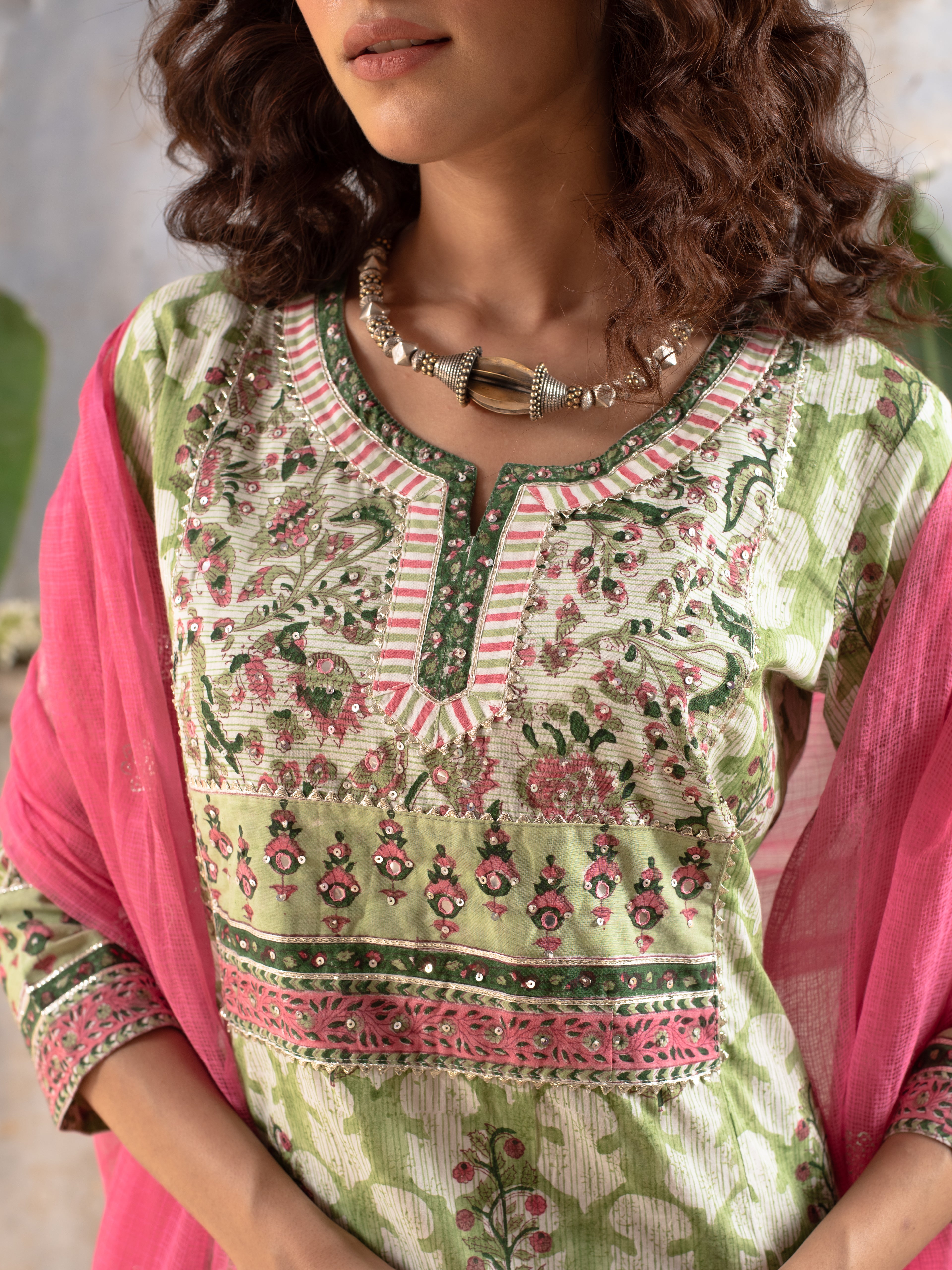 Kanak Kurta Dupatta Set(Pant Not Included)