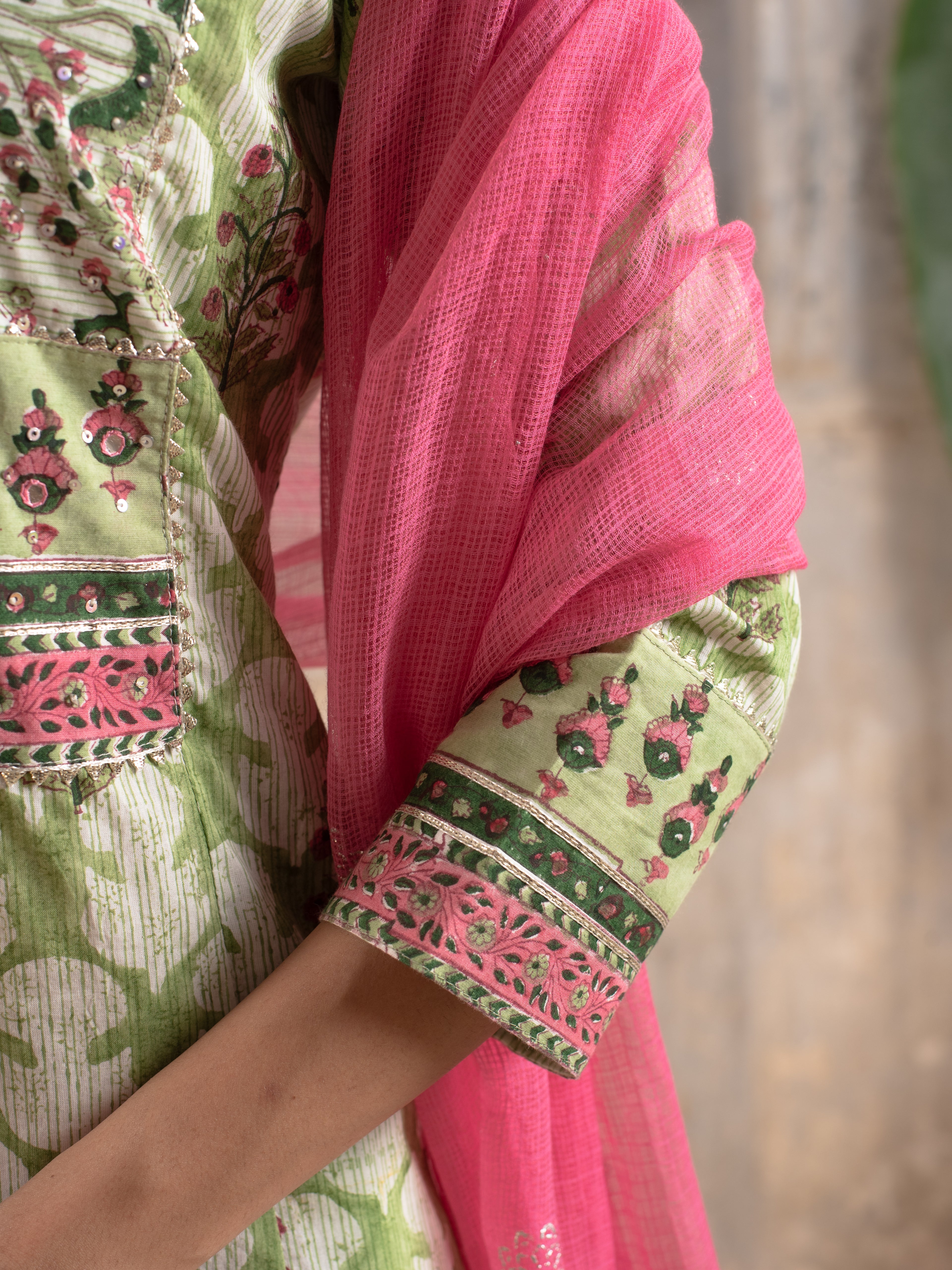 Kanak Kurta Dupatta Set(Pant Not Included)