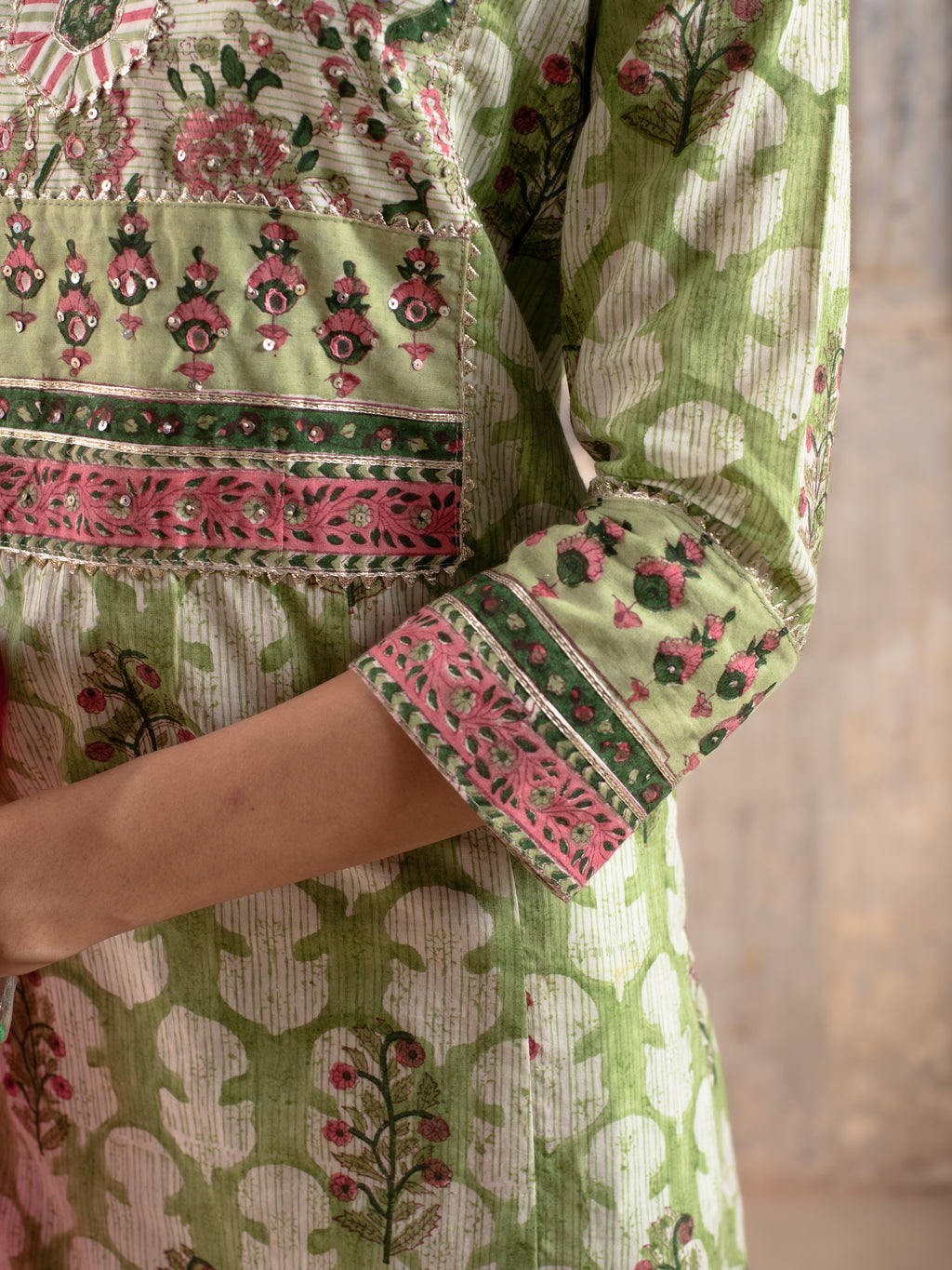 Kanak Kurta Dupatta Set(Pant Not Included)