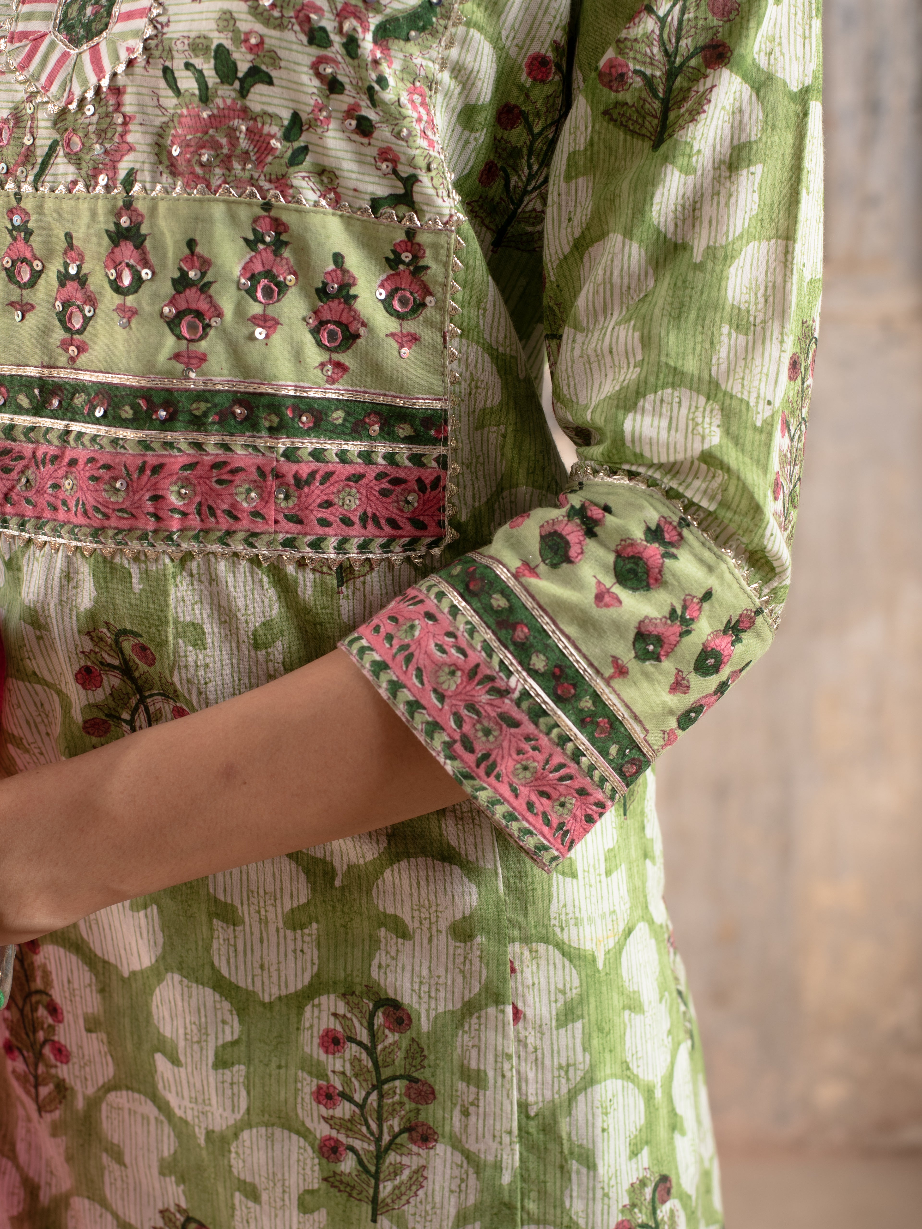 Kanak Kurta Dupatta Set(Pant Not Included)
