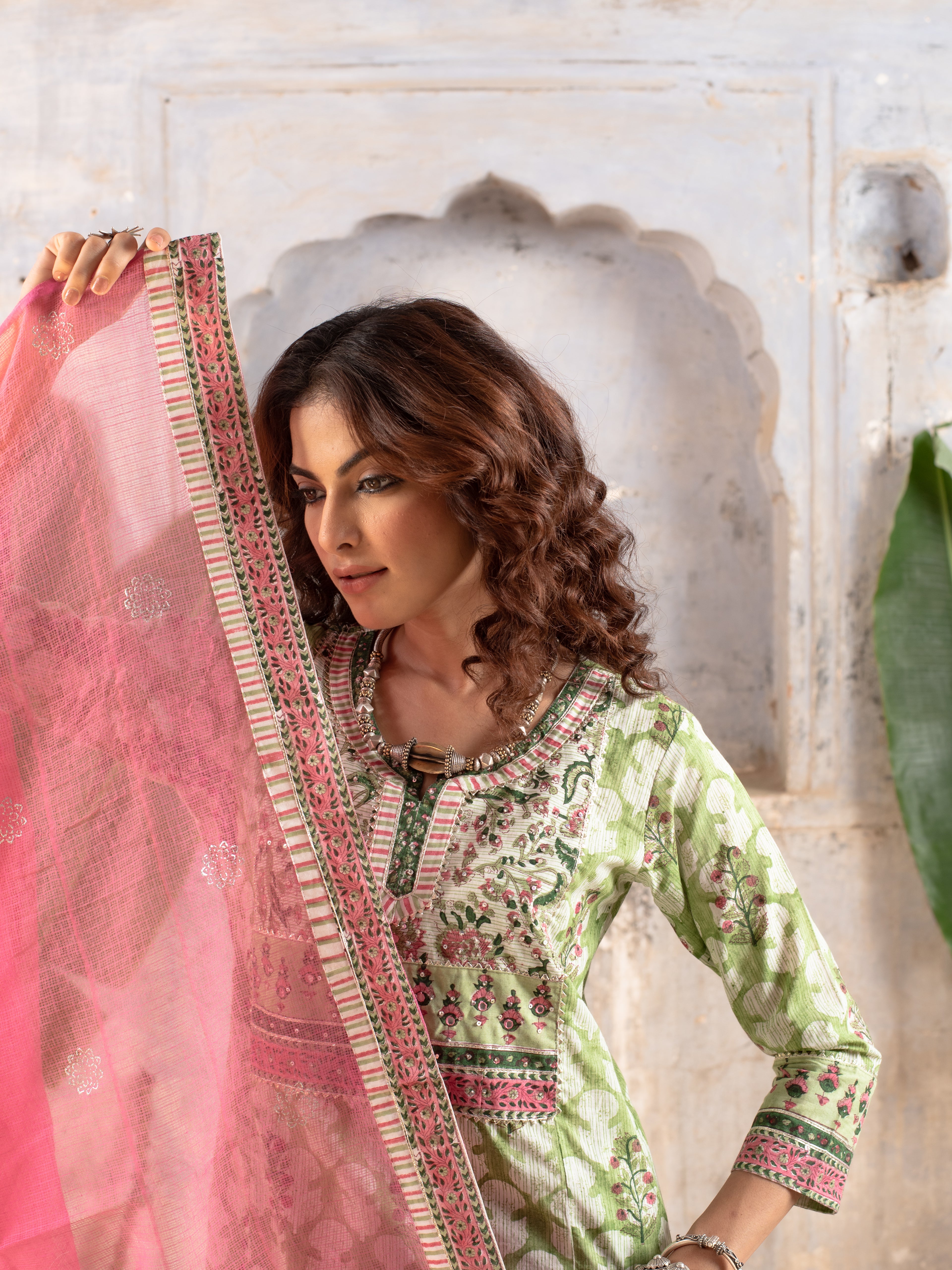 Kanak Kurta Dupatta Set(Pant Not Included)