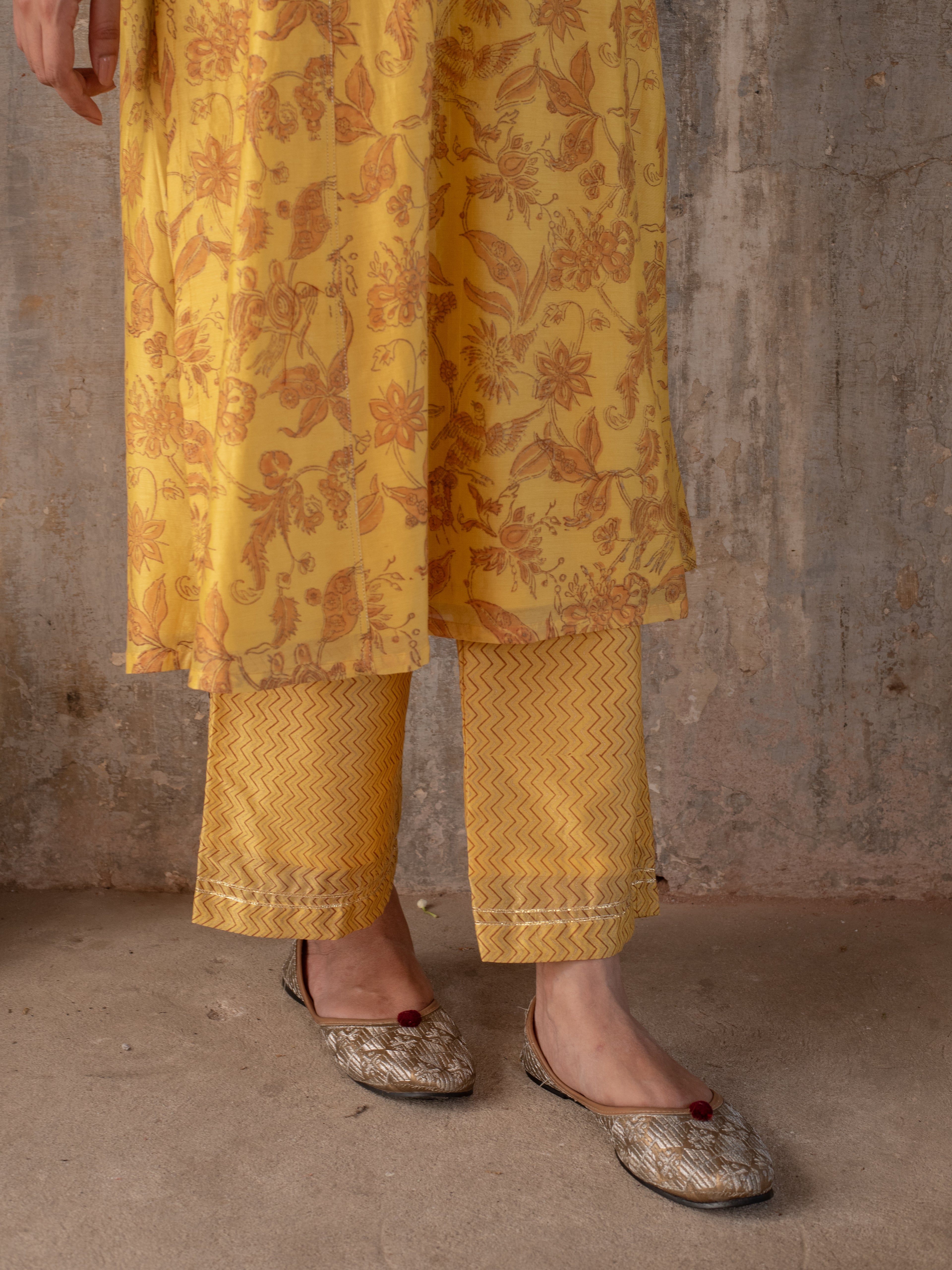 GOLDEN MUSTERD MODAL SILK ROUND NECK HAND  ZARI WORK KURTA PANT FOR WOMEN'S