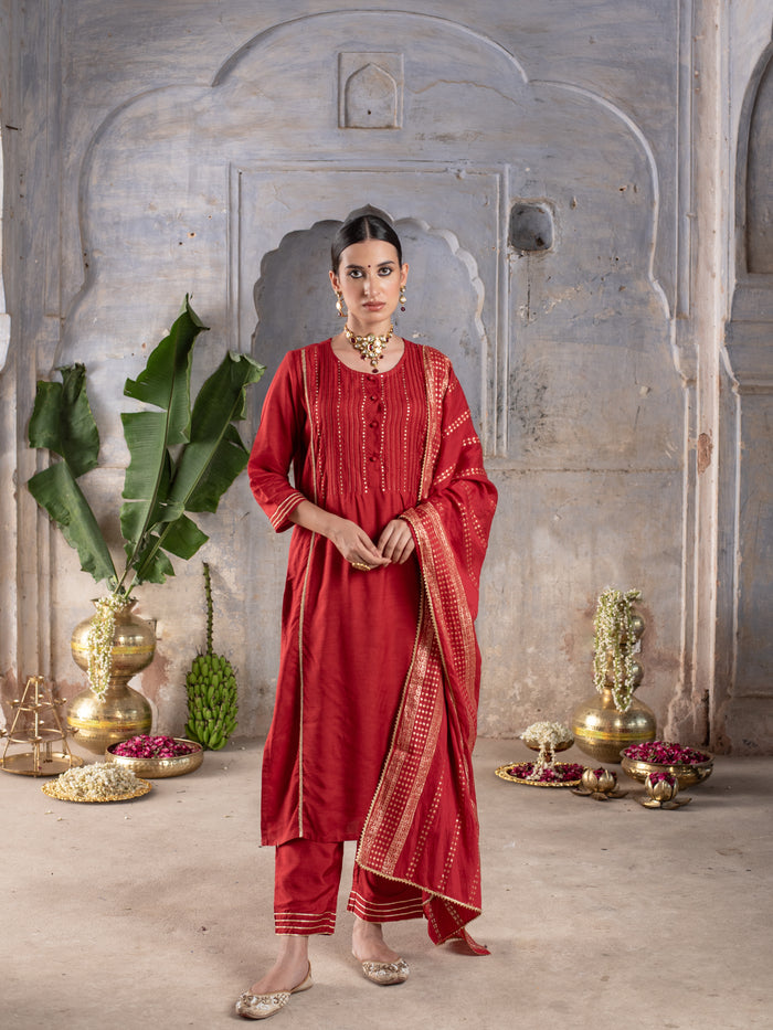 Red Dola Silk Round Neck Complete Suit Set For Women's
