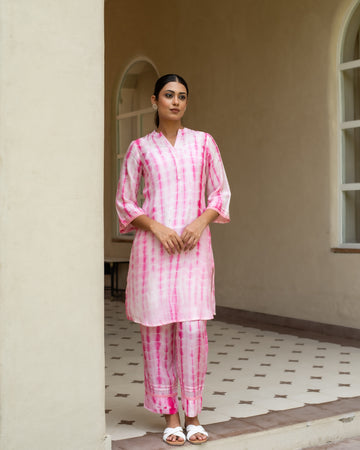 Pink Lehriya With Tie & Dye Muslin Sitting Collar With V-Neck Co-Ord Set For Women's