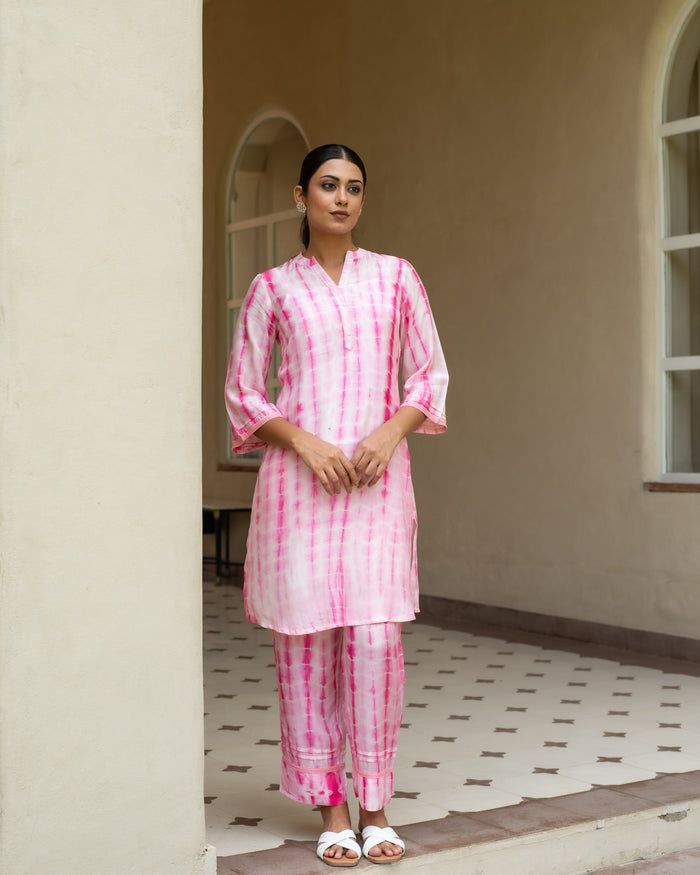 Pink Lehriya With Tie & Dye Muslin Sitting Collar With V-Neck Co-Ord Set For Women's