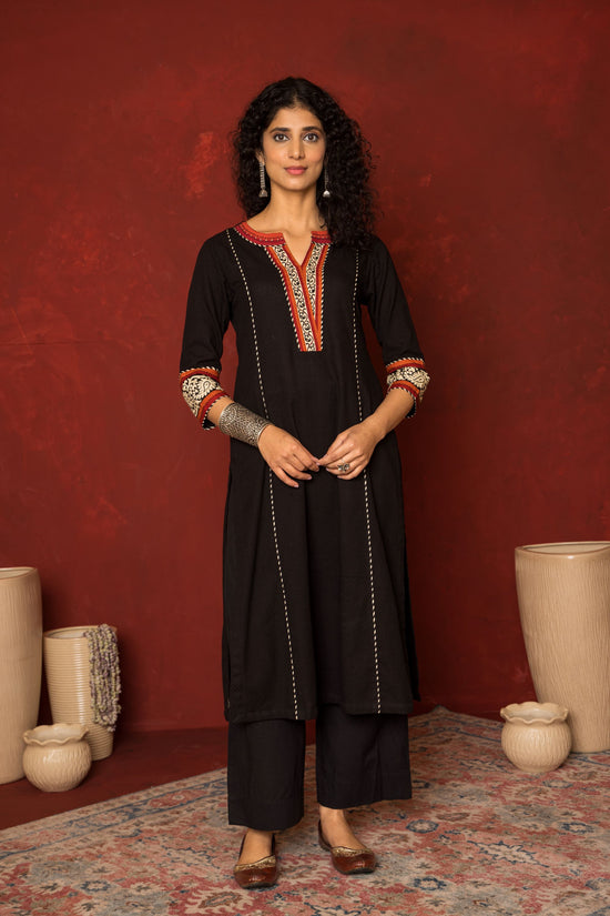 Ayushi KURTA