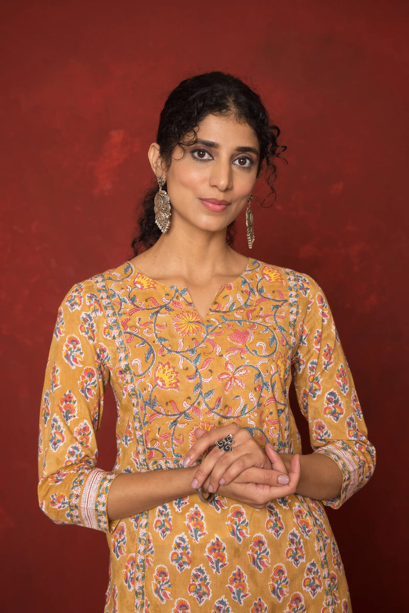 MUSTURD COTTON ROUND NECK HANDBLOCK HIGHLIGHTED WITH BORDERS KURTA FOR WOMEN'S