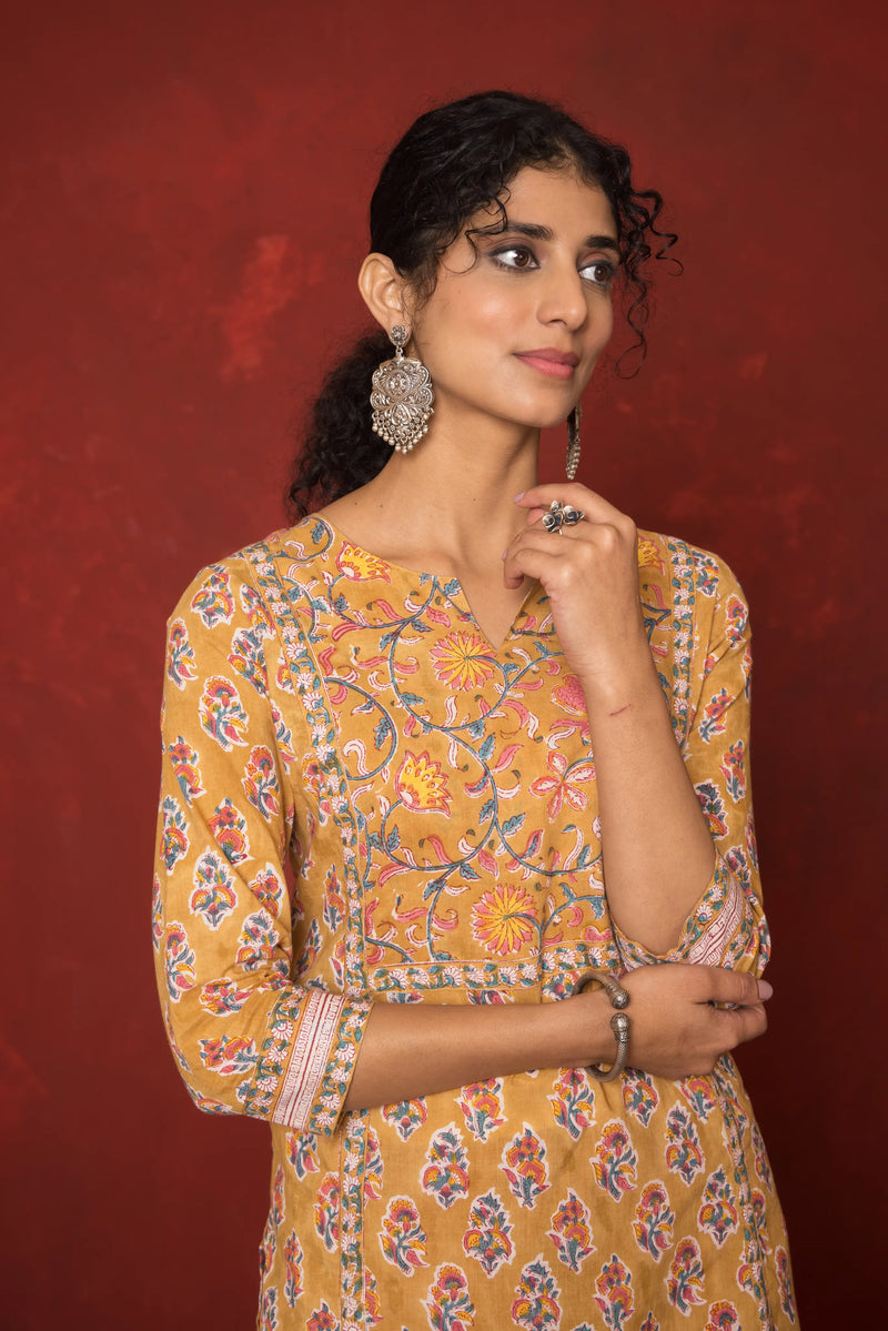 MUSTURD COTTON ROUND NECK HANDBLOCK HIGHLIGHTED WITH BORDERS KURTA FOR WOMEN'S