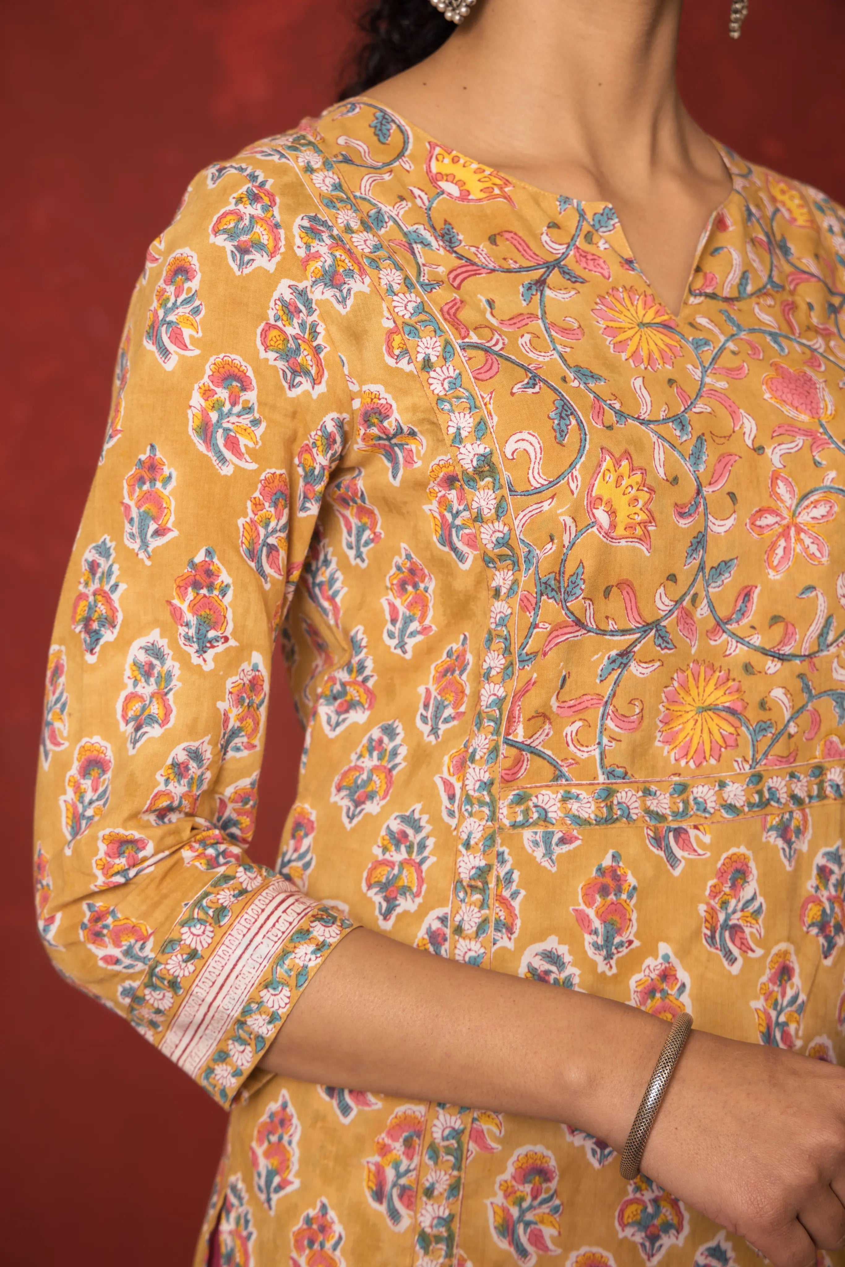 MUSTURD COTTON ROUND NECK HANDBLOCK HIGHLIGHTED WITH BORDERS KURTA FOR WOMEN'S