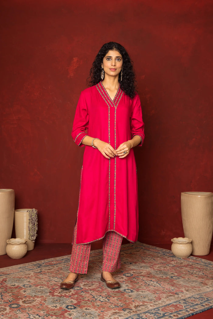 PINK KURTA-TWILL  PANT-COTTON V-NECK KURTA ALL OVER HIGHLIGHTED WITH BORDERS KURTA PANT SET