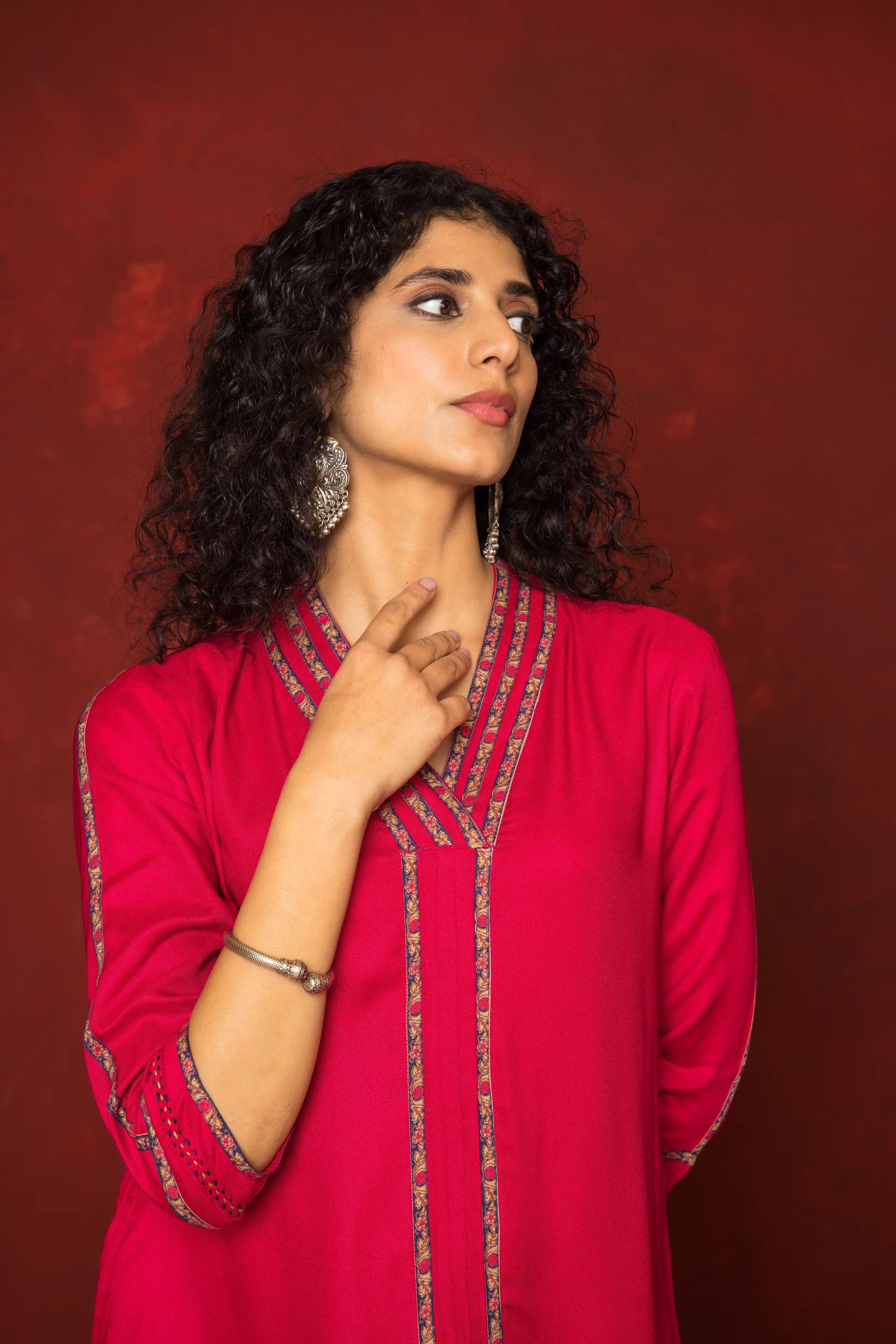 PINK KURTA-TWILL  PANT-COTTON V-NECK KURTA ALL OVER HIGHLIGHTED WITH BORDERS KURTA PANT SET