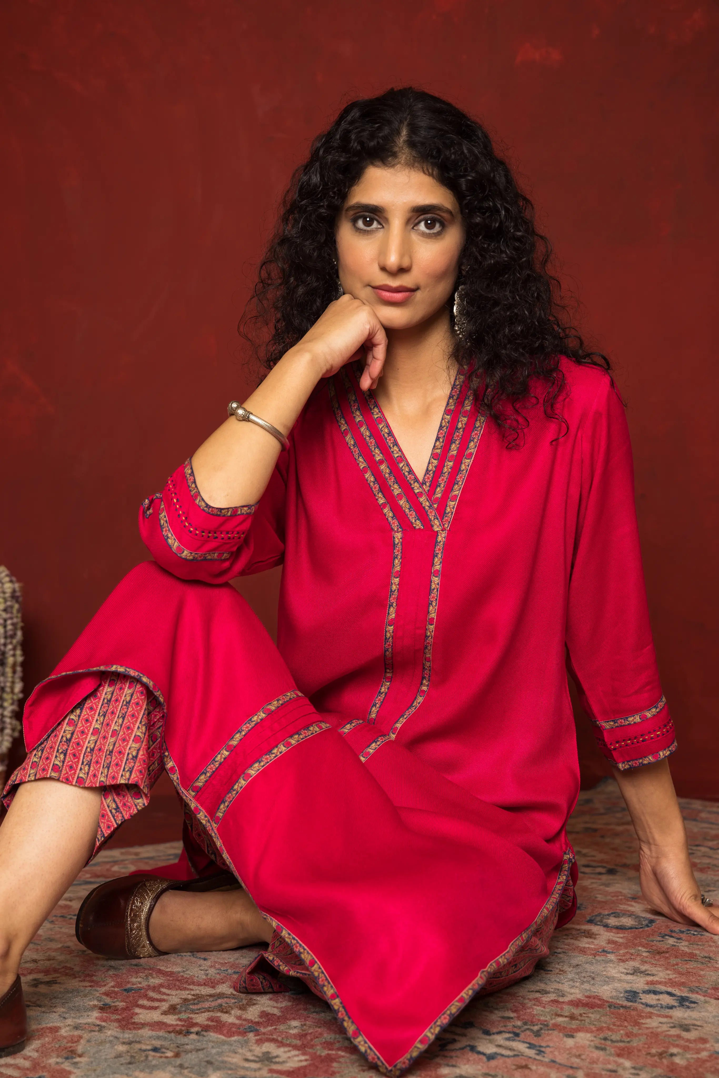 PINK KURTA-TWILL  PANT-COTTON V-NECK KURTA ALL OVER HIGHLIGHTED WITH BORDERS KURTA PANT SET