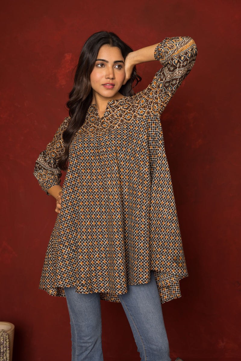 Brown Cotton Modal Collar Geometrical Short Top For Women's