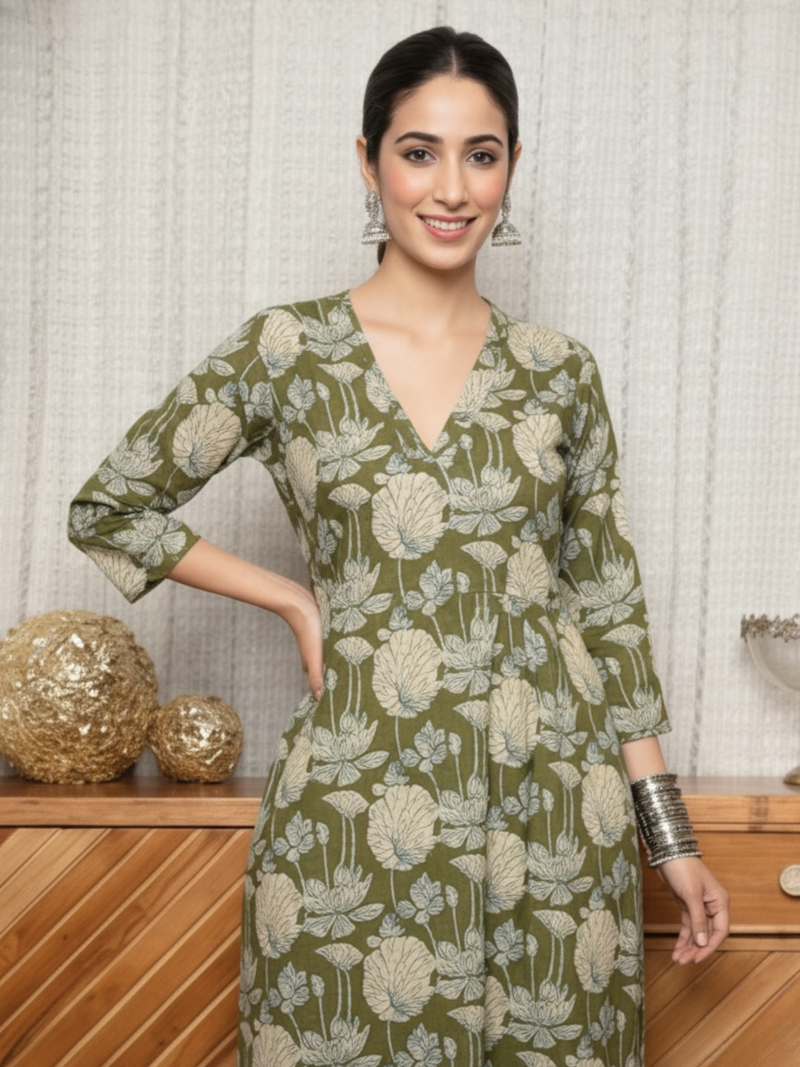Green Colour Cotton V-Neck Floral Print Kurta For Women's