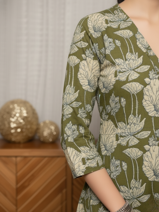 Green Colour Cotton V-Neck Floral Print Kurta For Women's
