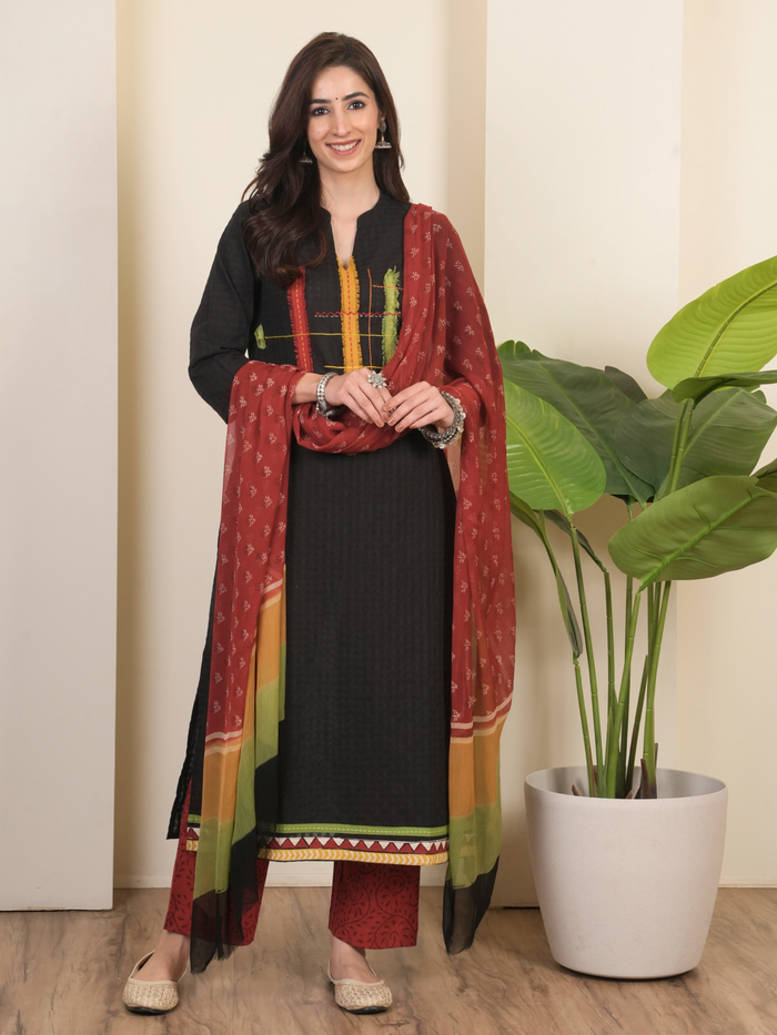 Black Cotton Collar With V-Neck Complete Suit Set For Women's