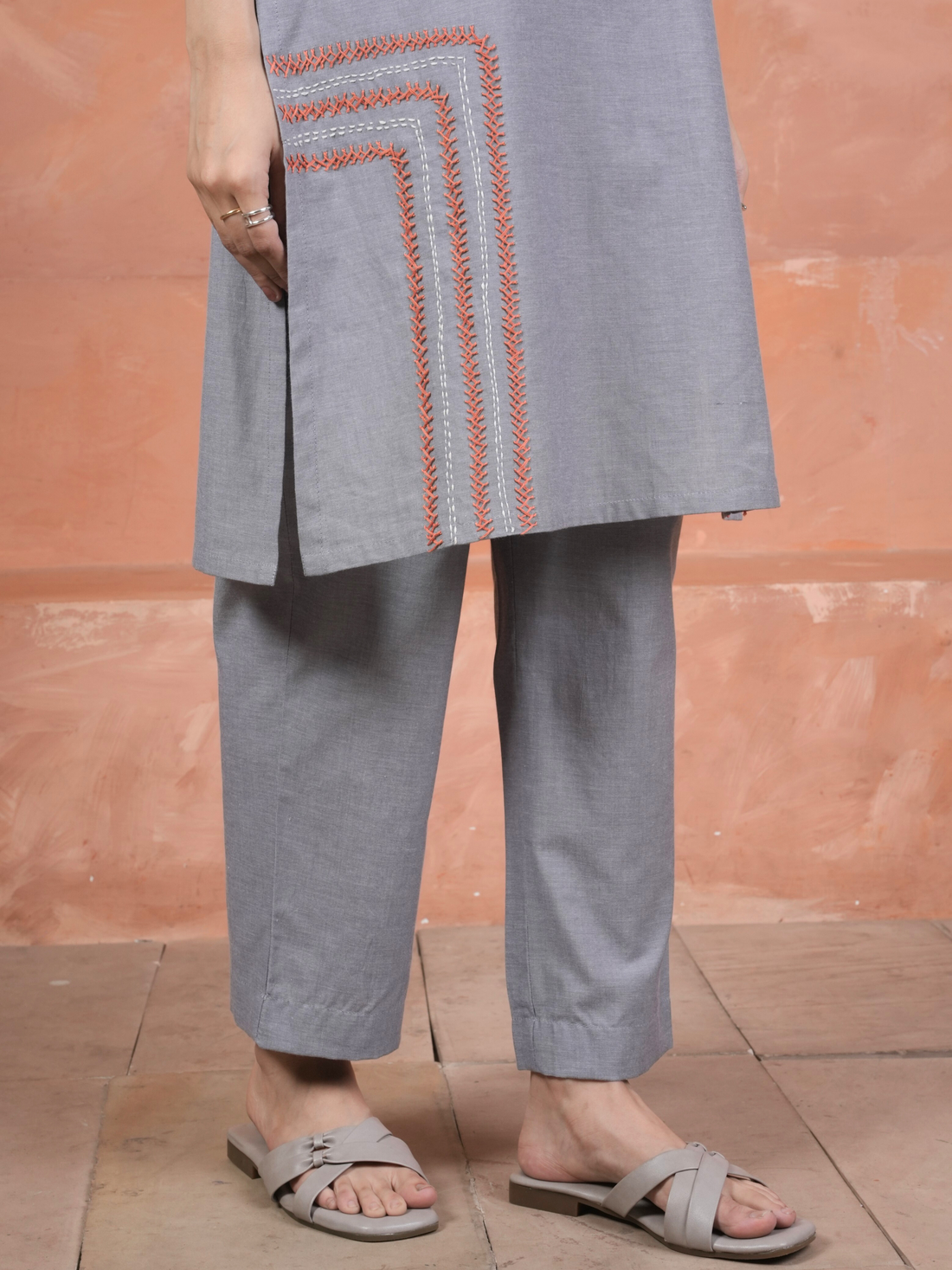 Gray Cotton Handloom Round Neck Kurta Pant Set For Women's