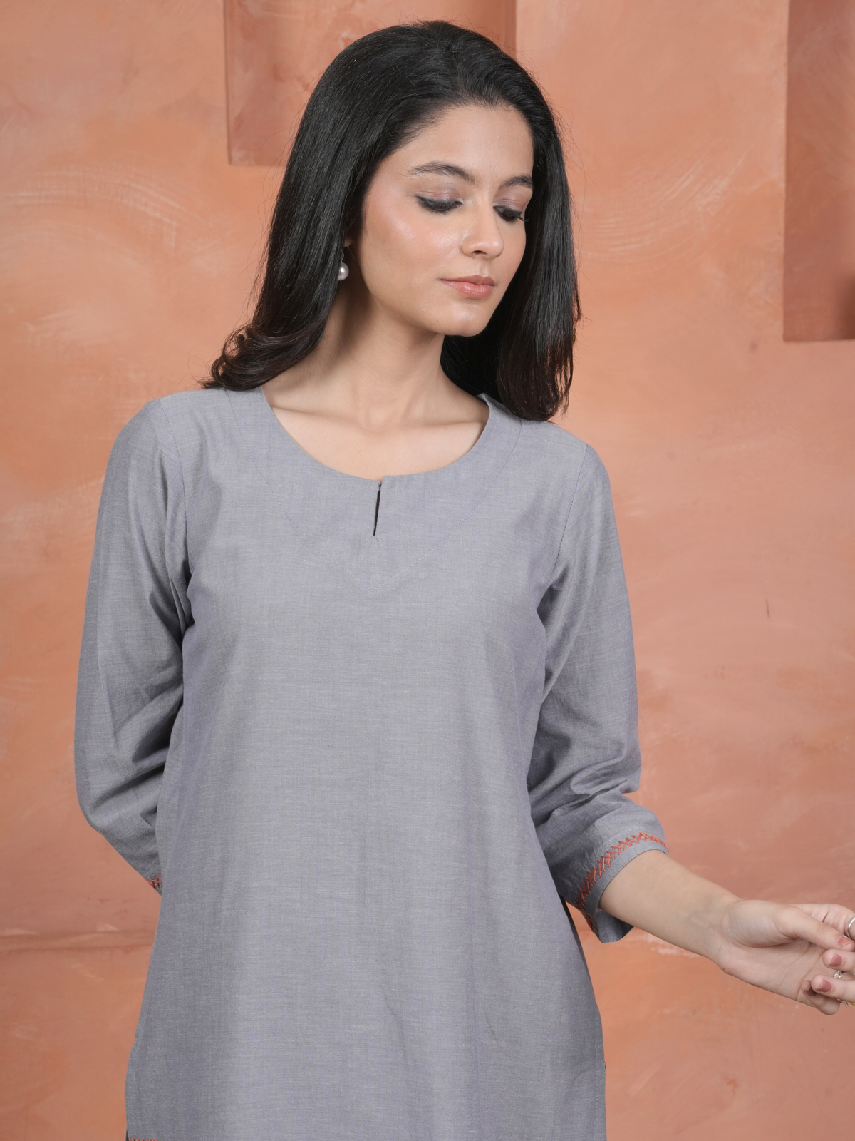 Gray Cotton Handloom Round Neck Kurta Pant Set For Women's