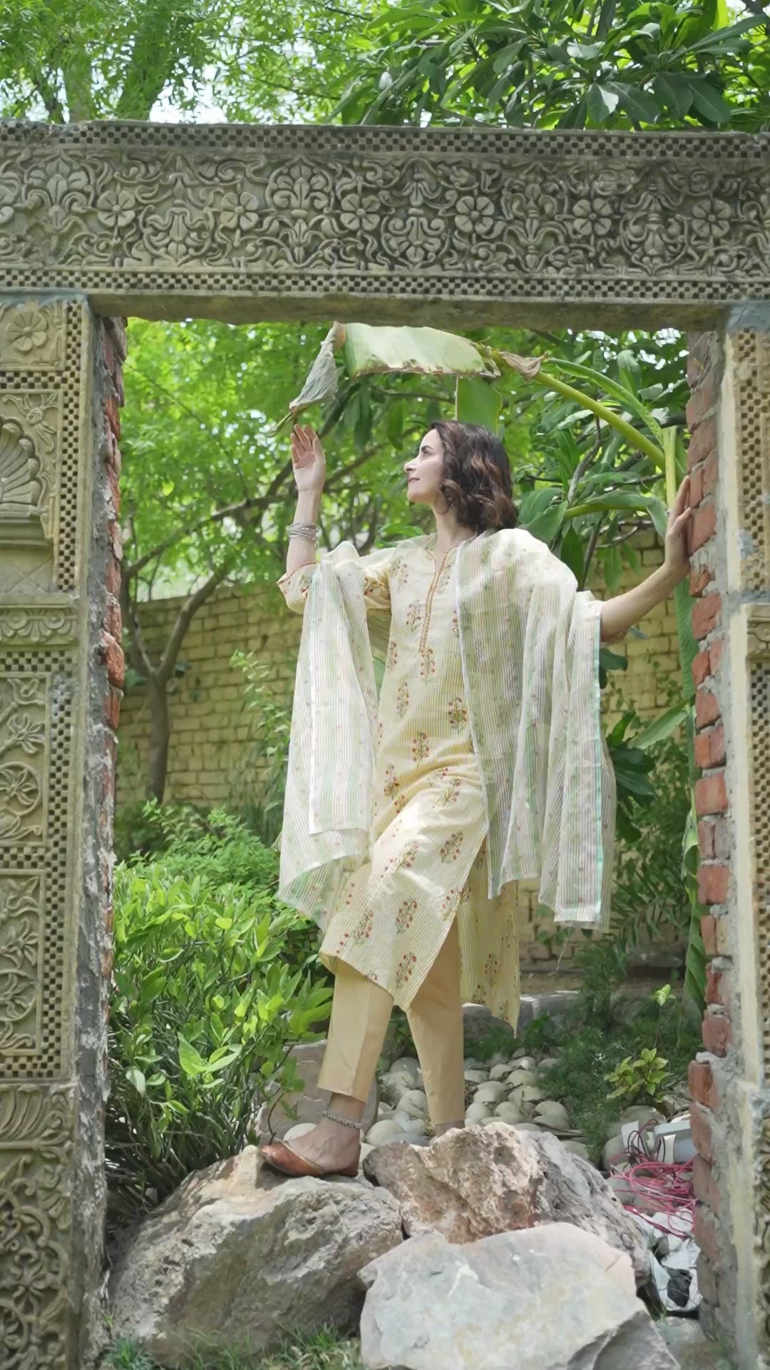Aahana Multistripes Handblock Kurta Dupatta Set(Pant Not included)