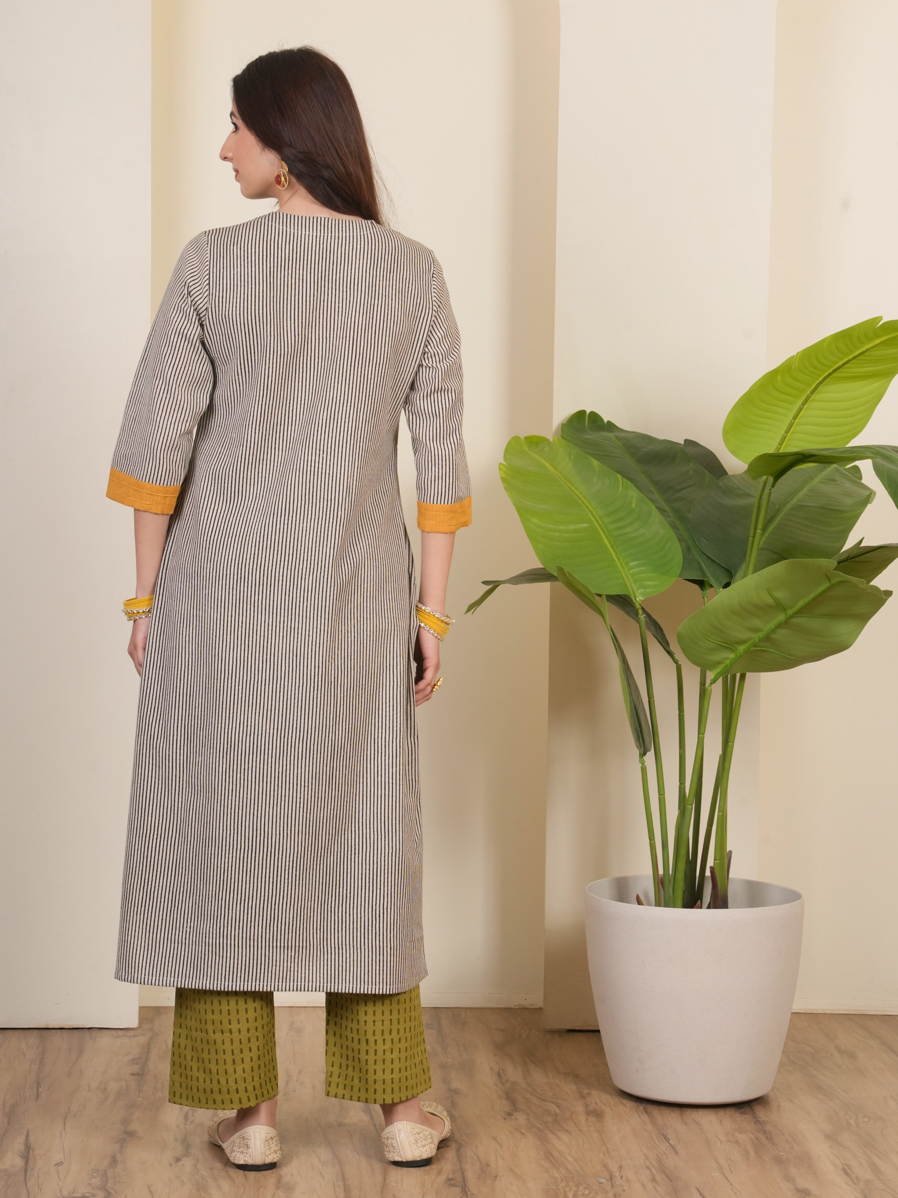 Grey Cotton Round With V Neck Complete Suit Set For Women's