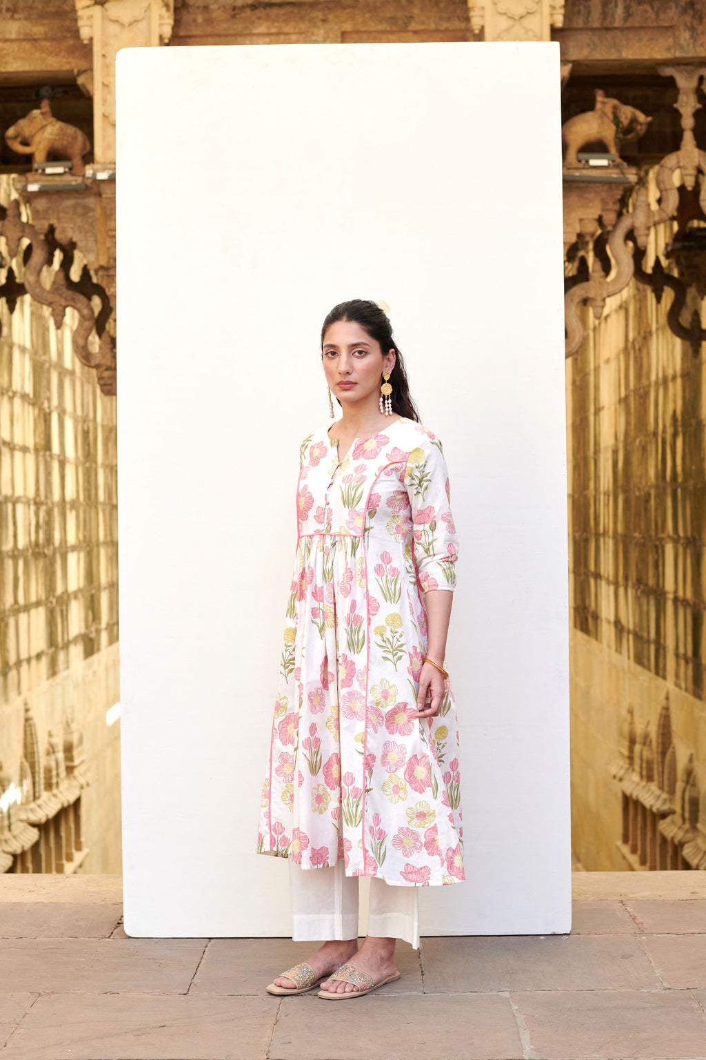 White Cotton Round With Small V-Neck Floral Kurta For Women's